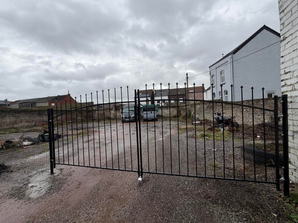 Hangar et tres grand parking a louer a Charleroi, Charleroi