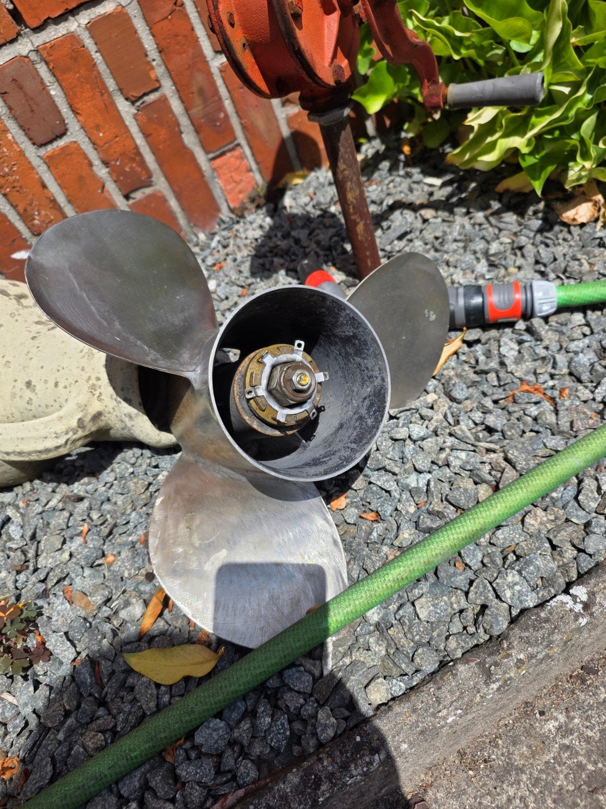 Inox Schroef, Ophalen
