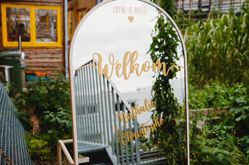 Gepersonaliseerde spiegelsticker voor trouw of feest, Hobby en Vrije tijd, Feestartikelen, Ophalen of Verzenden, Nieuw, Versiering