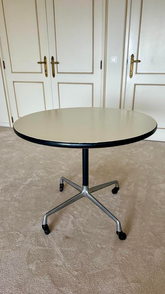 Segmented tafel Ray Charles Eames voor Vitra Herman Miller, Huis en Inrichting, Ophalen, Gebruikt, Rond, 75 cm of meer