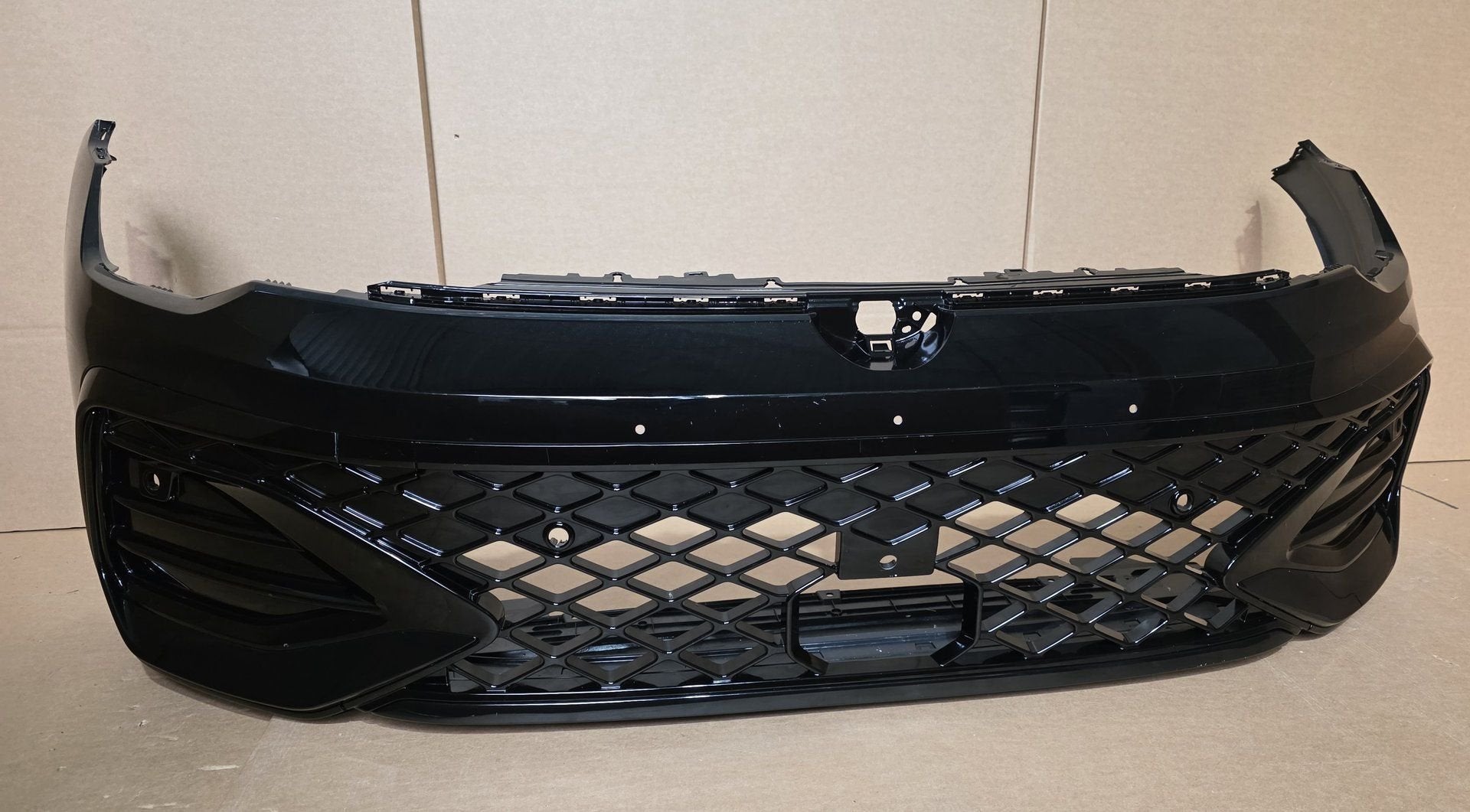 Voorbumper VW Golf 8 VIII 8.5 FACELIFT R-LINE 6xPDC bj.2024-, Auto-onderdelen, Carrosserie, Bumper, Voor, Gebruikt, Herkomst onderdeel bekend