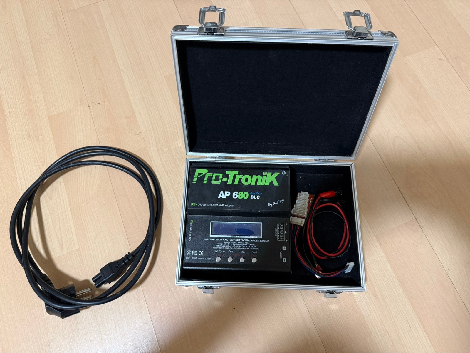 Chargeur Pro-Tronik AP680 BLC, Hobby & Loisirs créatifs, Enlèvement, Utilisé