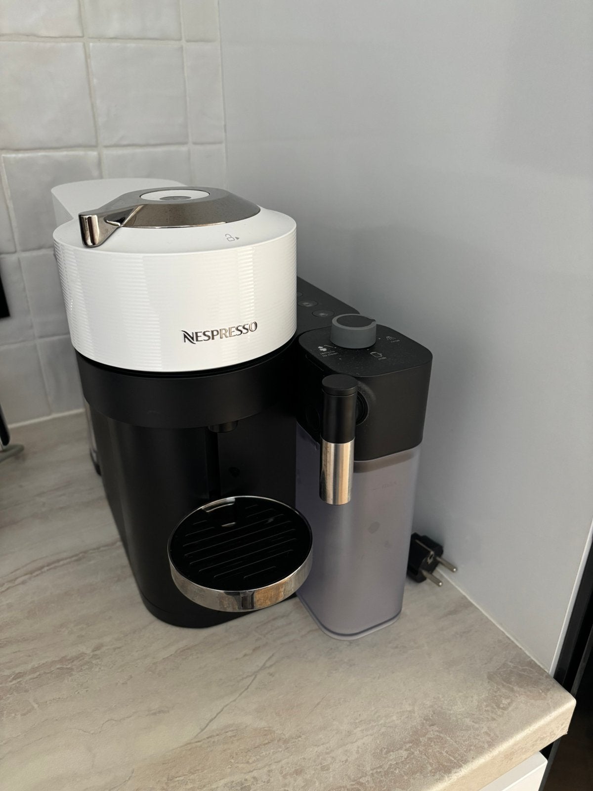 Nespresso Vertuo Lattissima – Zo goed als nieuw, Dieren en Toebehoren, Kattenbakken, Ophalen, Zo goed als nieuw
