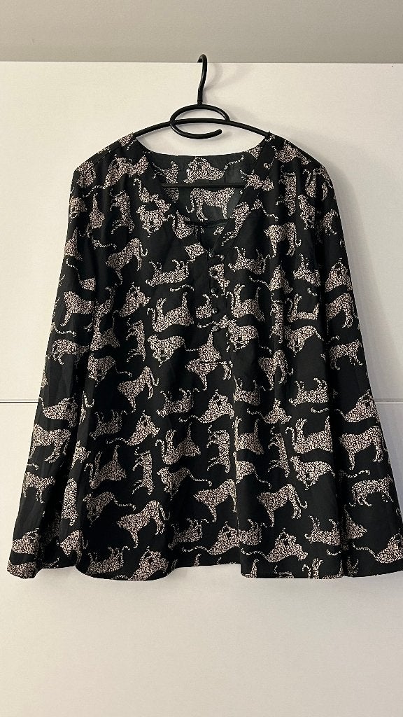 Zwarte blouse met beige panters, Ophalen of Verzenden, Gedragen, Maat 46/48 (XL) of groter, Zilver