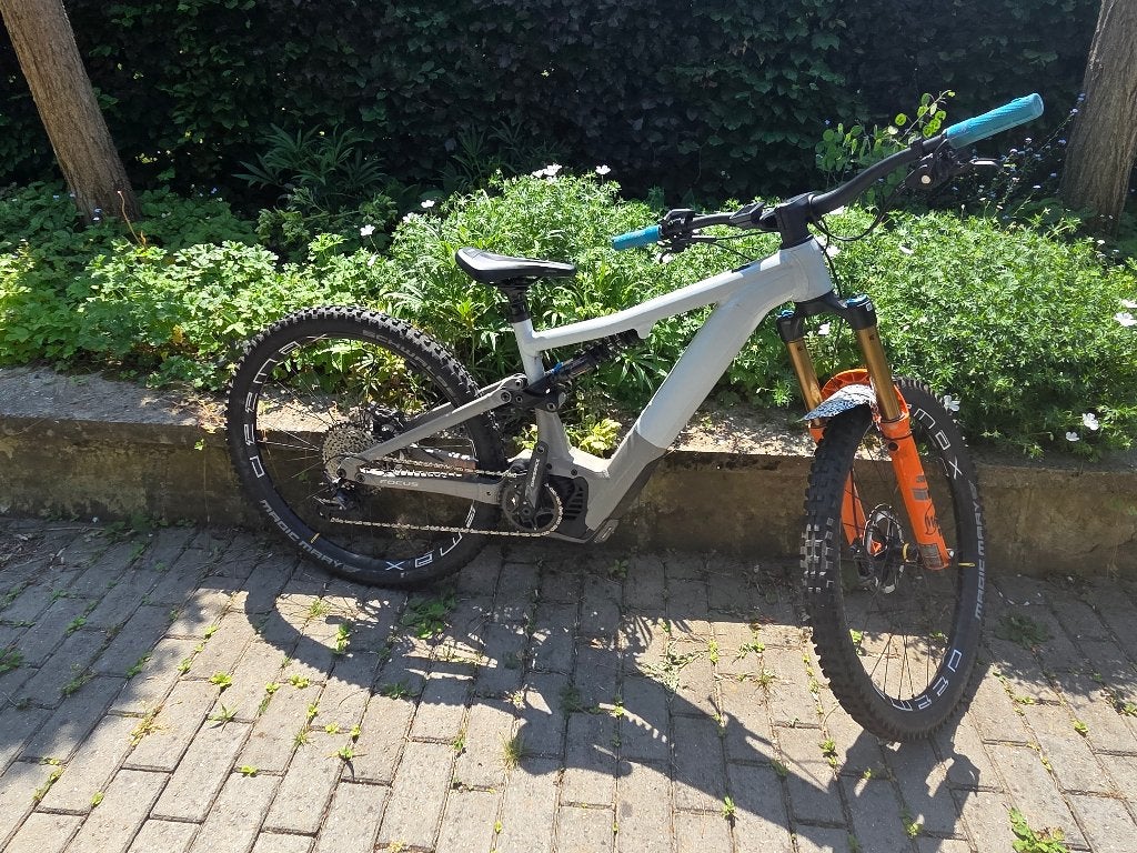 Focus SAM² 6.9 (2023) – 750Wh – 600 KM zo goed als nieuw, Minder dan 10 versnellingen, Vering, Schijfrem, Ophalen