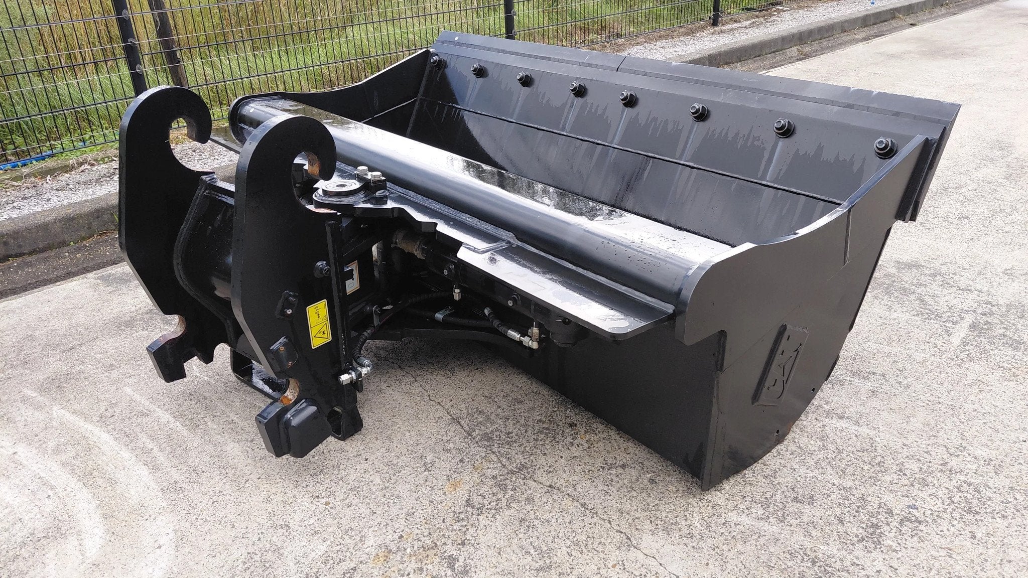Caterpillar CW30S CW40S Tilting bucket / 2m wide / New