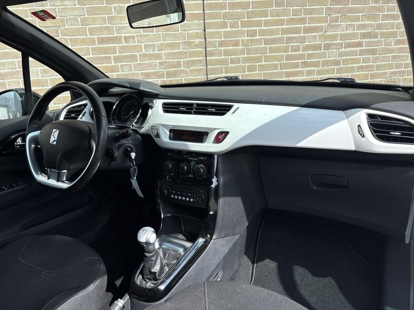 Citroen DS3 1.6 e-HDi So Chic | Airco | Cruise |, Auto's, Wit, 95 g/km, Start-stop-systeem, Te koop