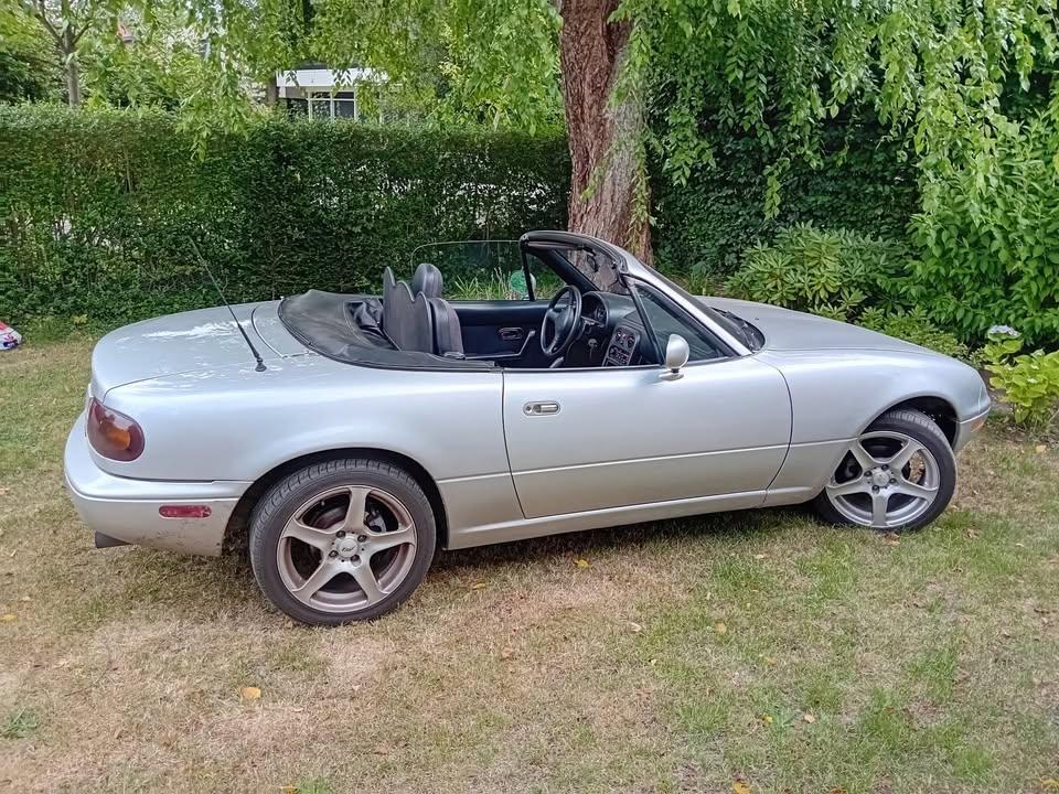 Oldtimer Mazda MX5 Miata, Argent ou Gris, Achat, Boîte manuelle, 2 portes