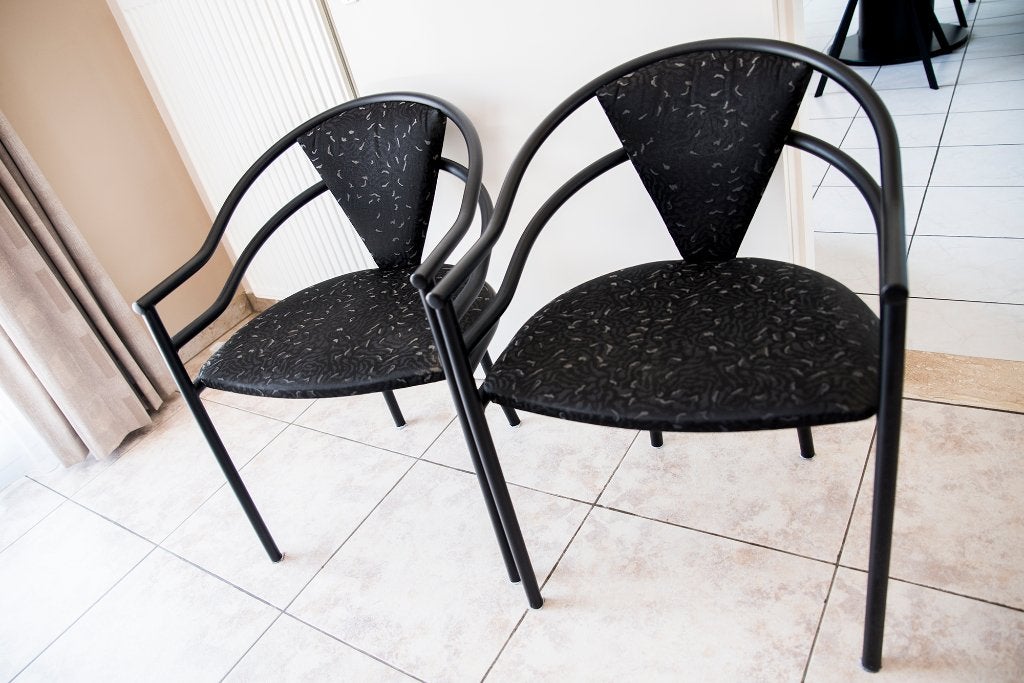 2 chaises de salle à manger postmodernes au design vintage, Enlèvement, Métal, Deux