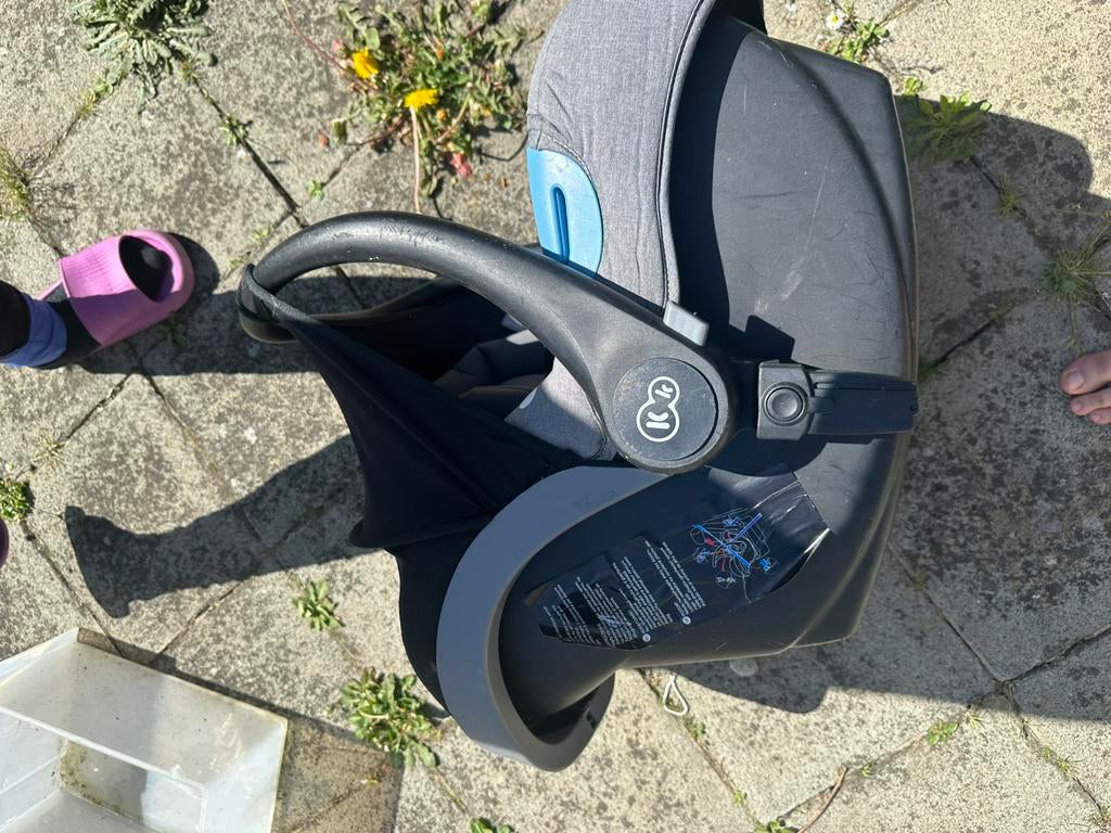 Baby autostoel / Maxi-Cosi met zonnekap – goede staat”, Kinderen en Baby's, Autostoeltjes, Ophalen, Autogordel of Isofix, Afneembare rugleuning