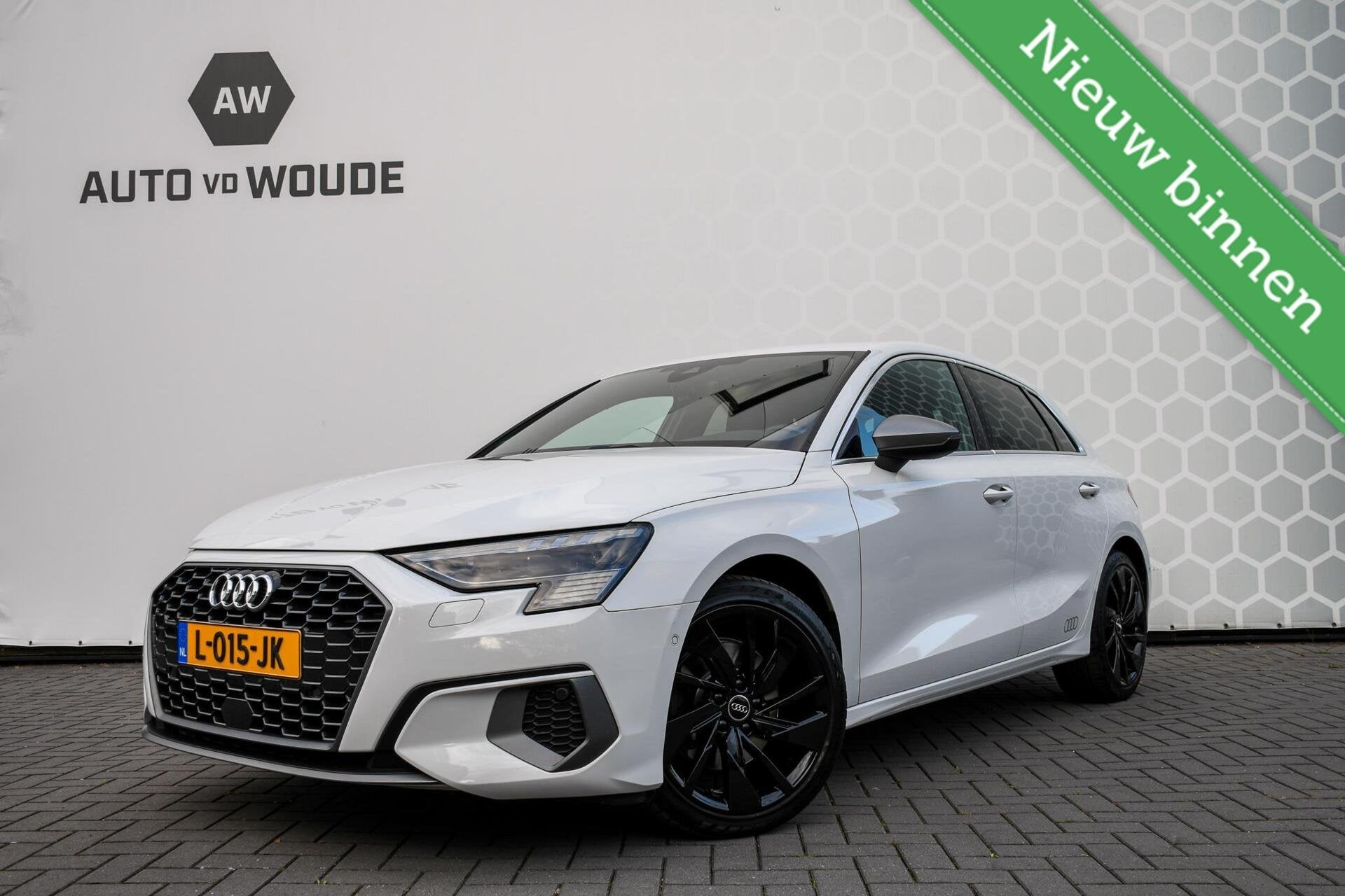 Audi A3 Sportback 30 TFSI S edition Automaat S-line 18 Inch, Gebruikt, Leder en Stof, Wit, Bedrijf