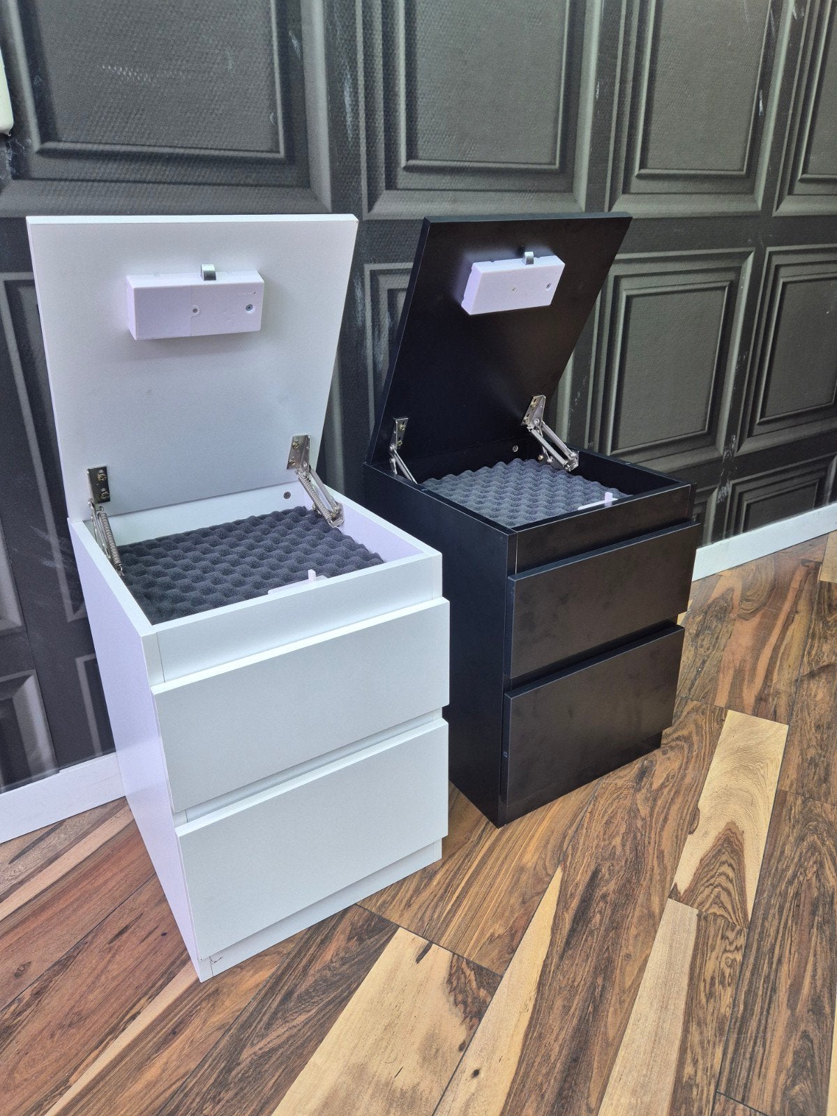 Table de chevet NFC avec espace caché — 120 €/pièce | ensemb, Maison & Meubles, Enlèvement ou Envoi, Neuf