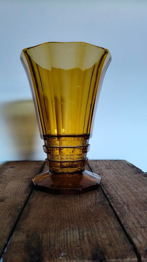 Amberkleurige vaas van geperst glas/Art Deco/ Henri Heemsker, Antiek en Kunst, Ophalen of Verzenden
