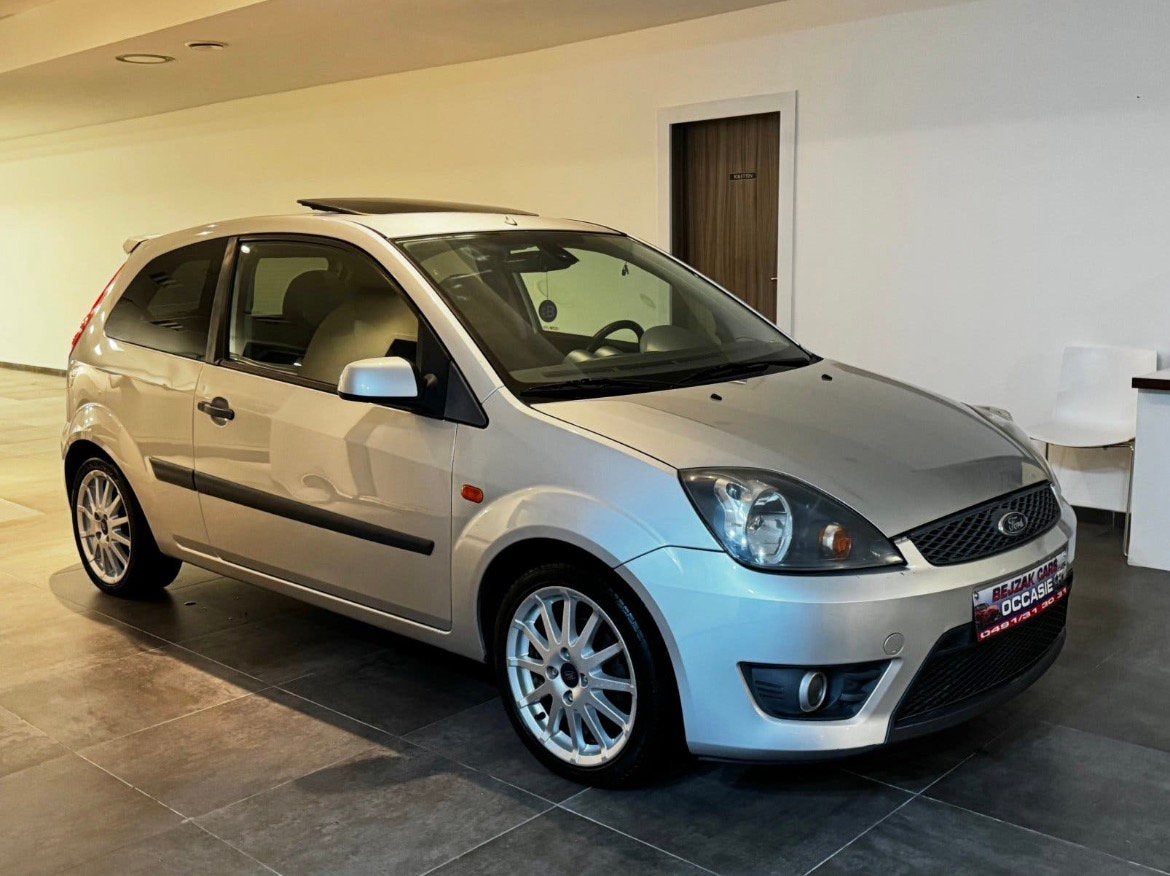 FORD FIESTA 1.6 DIESEL — VERSION SPORTIVE, Autos, Achat, Entreprise, Carnet d'entretien, Fiësta