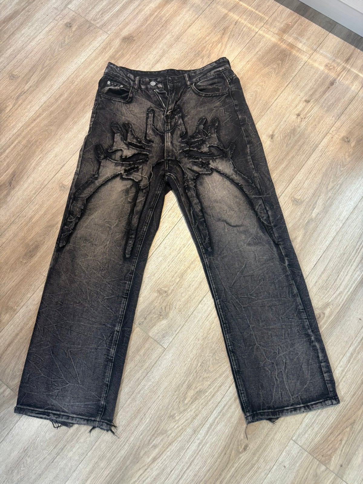 Jean large avec broderie « chauve-souris », Vêtements | Hommes, Jeans, Enlèvement ou Envoi, Porté, Noir, W32 (confection 46) ou plus petit
