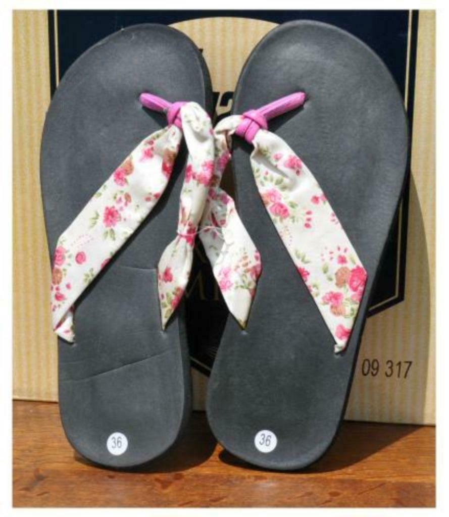 paire de tong fleurie pointure 36neuve, Enlèvement ou Envoi, Neuf, Autres couleurs, Ballerines