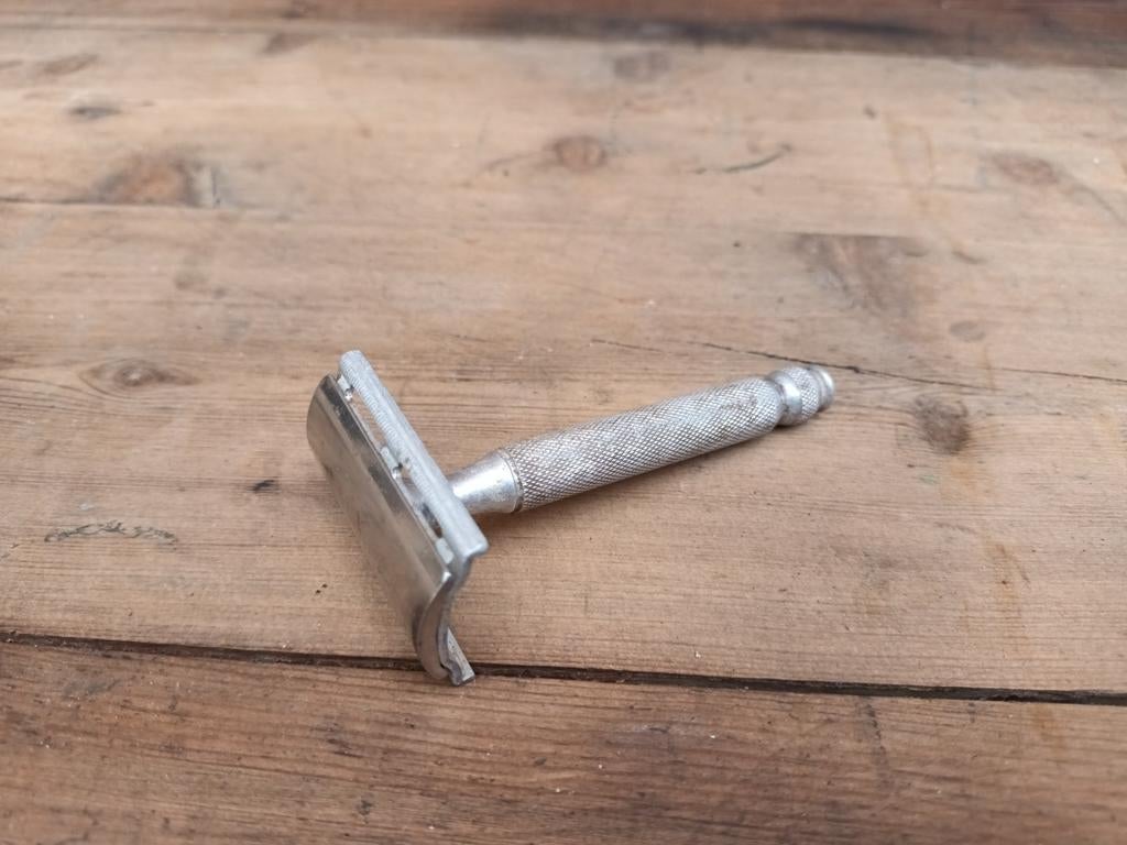 Gilette razor WW2 made in England, Verzamelen, Ophalen of Verzenden, Landmacht, Overige typen