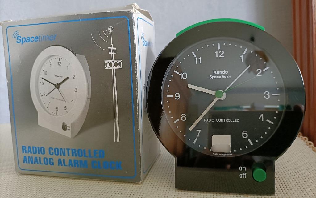 Réveil KUNDO à quartz Space timer, radio-piloté, 1988, NEUF, Ophalen of Verzenden, Nieuw, Analoog, Wekker of Tafelklok