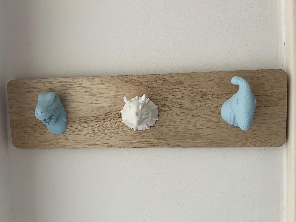 Porte manteau en bois pour enfant Décoration dinosaures :, Enlèvement, Comme neuf