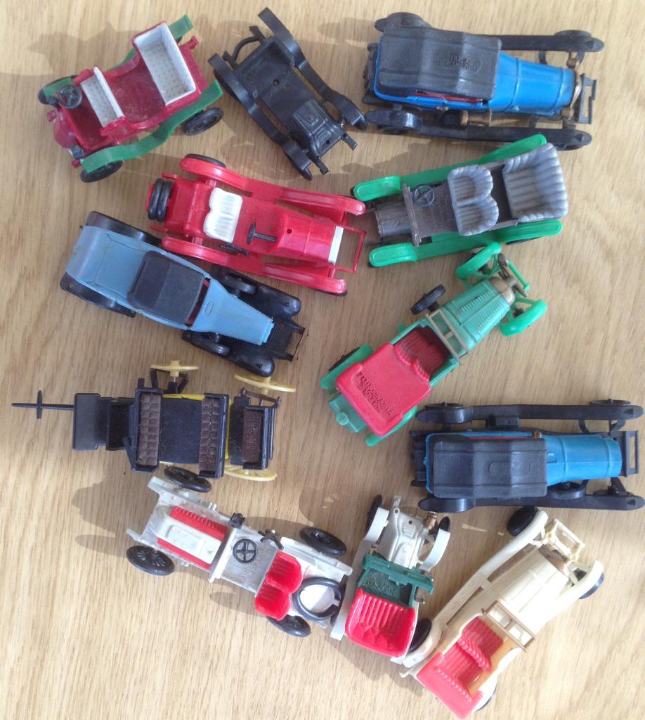 Voitures anciennes miniatures (plastique), Enlèvement, Comme neuf