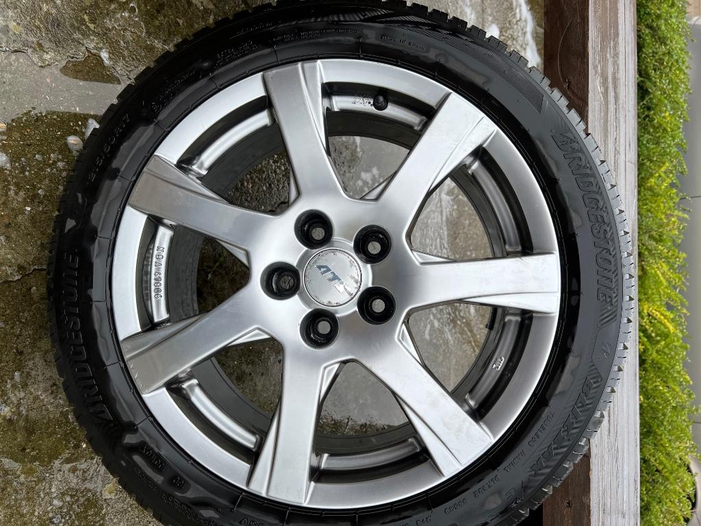 Winterbanden met velg 215/50 R17 95V, Auto-onderdelen, Banden en Velgen, Ophalen, 215 mm, Banden en Velgen, Nieuw