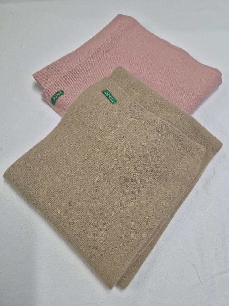 Wollen sjaals 5 euro per stuk. 2 kleuren beschikbaar., Ophalen, Zo goed als nieuw