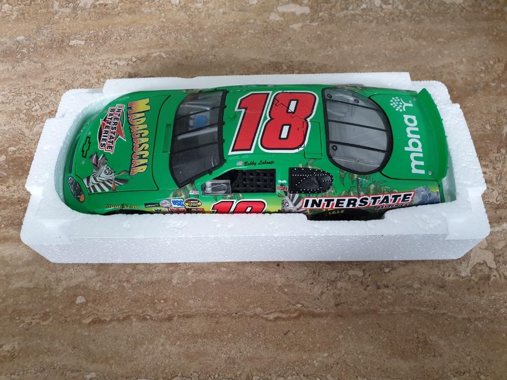 NASCAR 1/24 Chevrolet Labonte 2005 Interstate Madagascar, Ophalen of Verzenden, Zo goed als nieuw, Auto, Overige merken