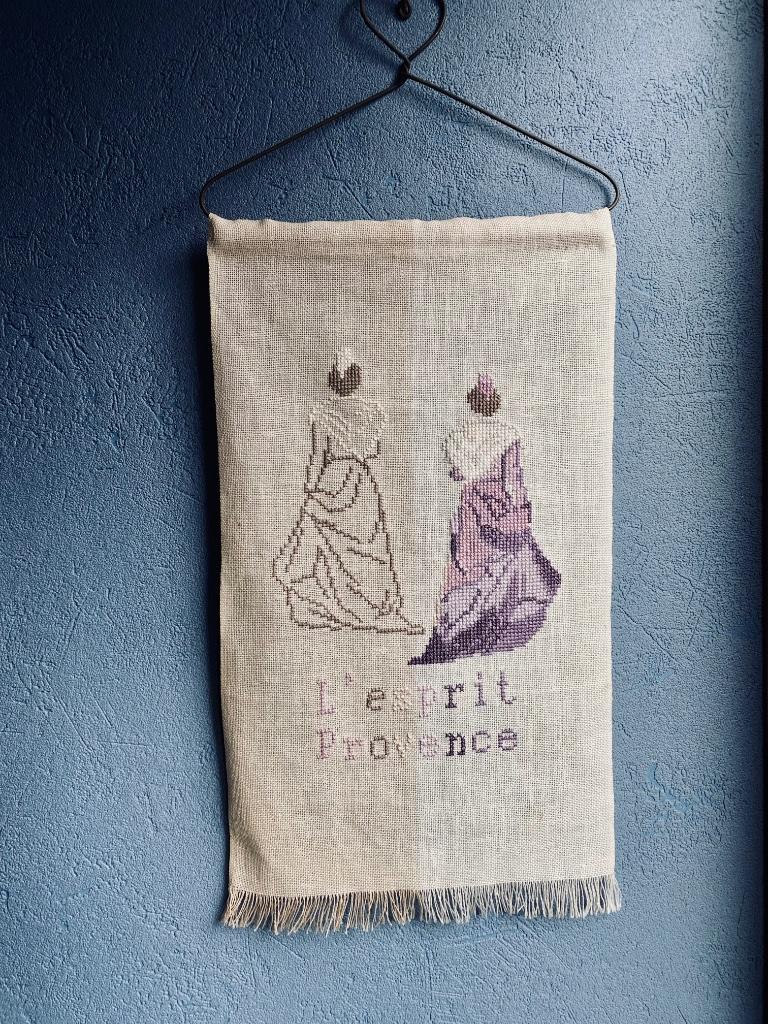 Broderie fait mains :décor maison, Moins de 50 cm, Enlèvement ou Envoi, Comme neuf, Autres matériaux
