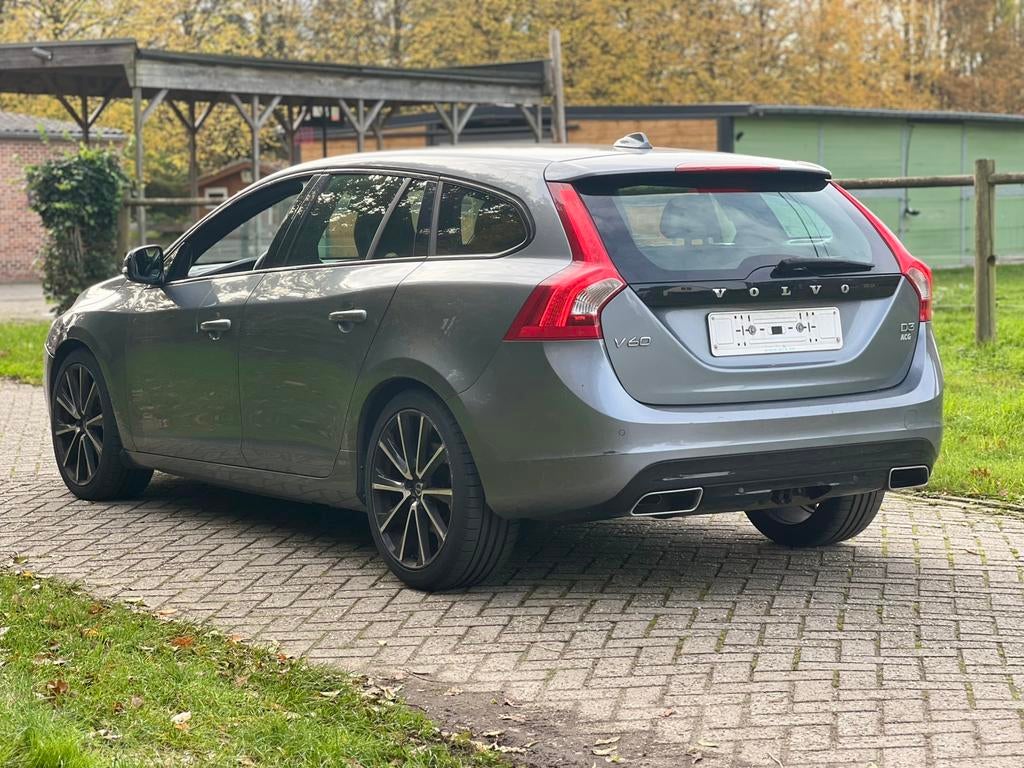 Volvo V60 D3 2.0 ltr euro 6d 2018 mag in elke LEZ, Auto's, Leder, 5 deurs, Dealer onderhouden, Zilver of Grijs