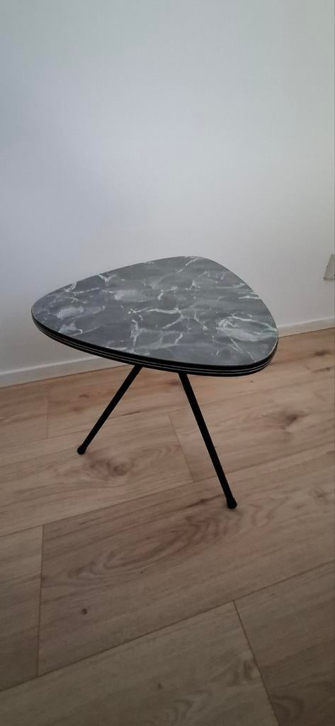 Vintage bijzettafel/plantentafel driepoot hout/metaal, 45 tot 60 cm, Minder dan 55 cm, Gebruikt, Vintage