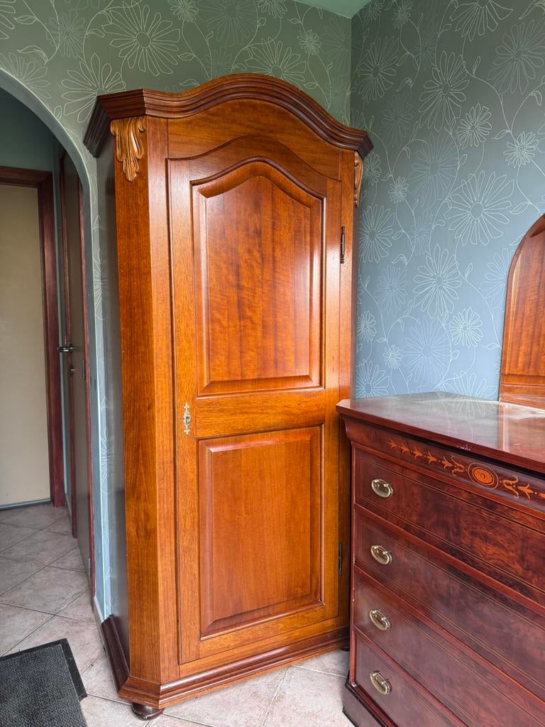 Massief houten halkast, Ophalen