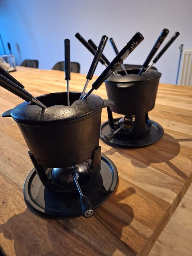 Te Koop Gietijzeren Fondue pannen met vorken, Elektronische apparatuur, Gourmetstellen, Ophalen, Nieuw