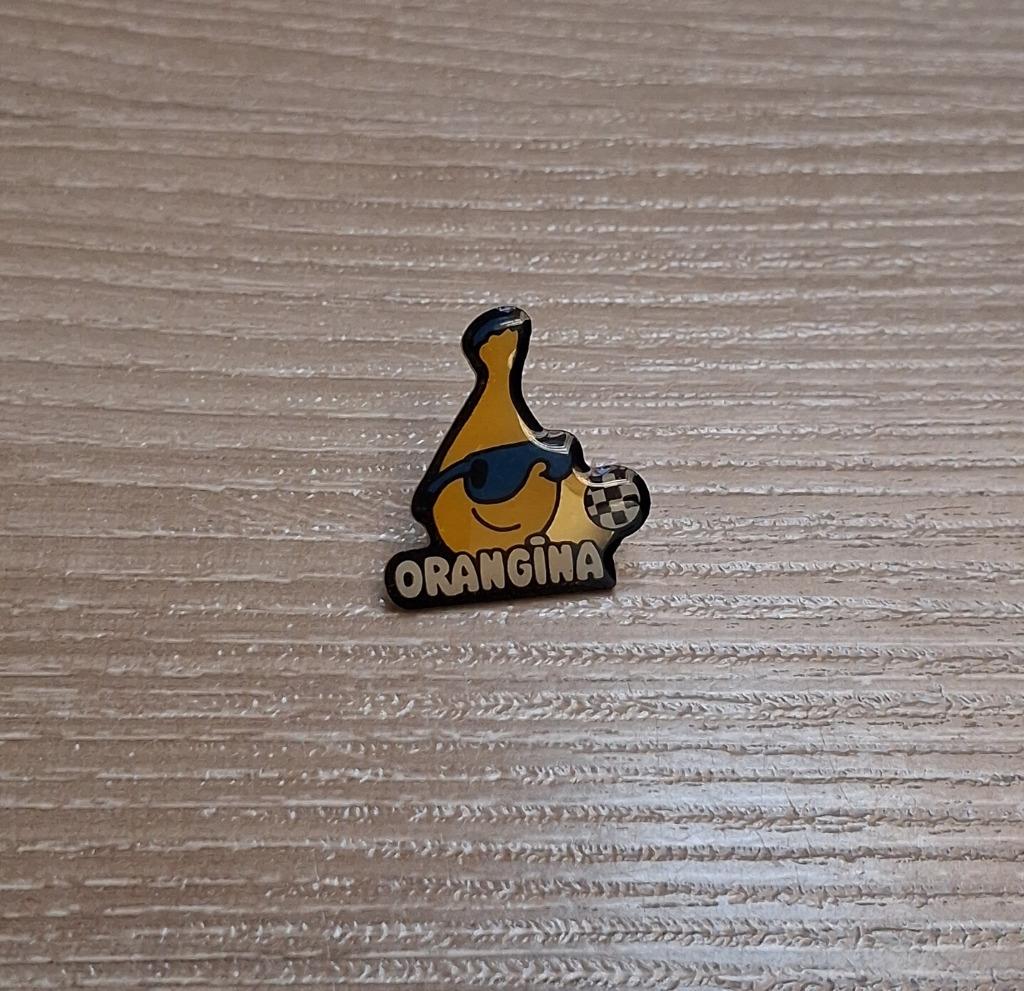 PIN - ORANGINA - LIMONADE - LEMONADE, Verzamelen, Verzenden, Gebruikt, Merk, Speldje of Pin