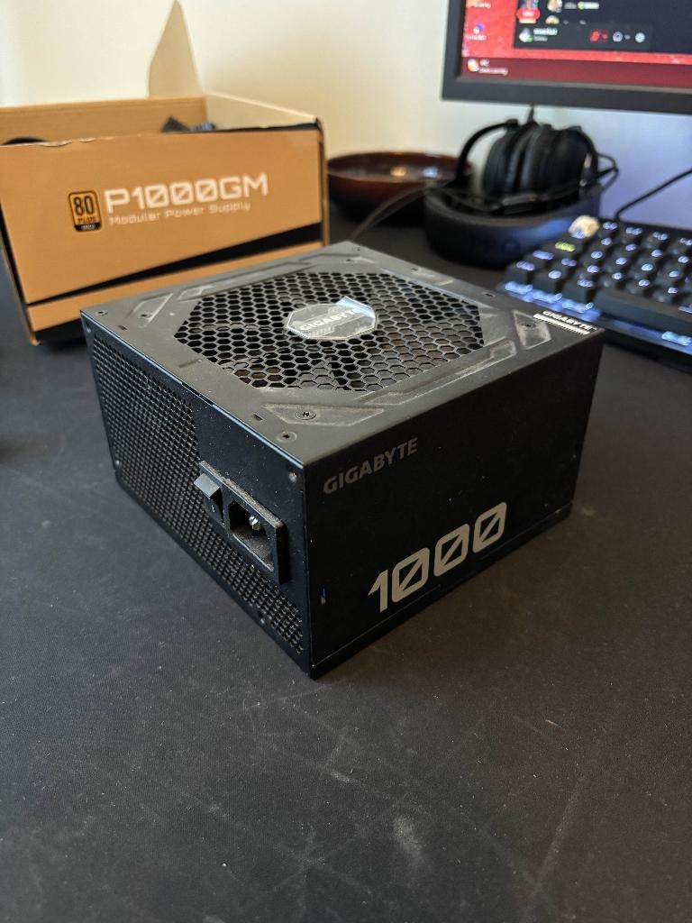 Gigabyte P1000GM – 1000W – 80+ Gold, Computers en Software, Ophalen, Nieuw