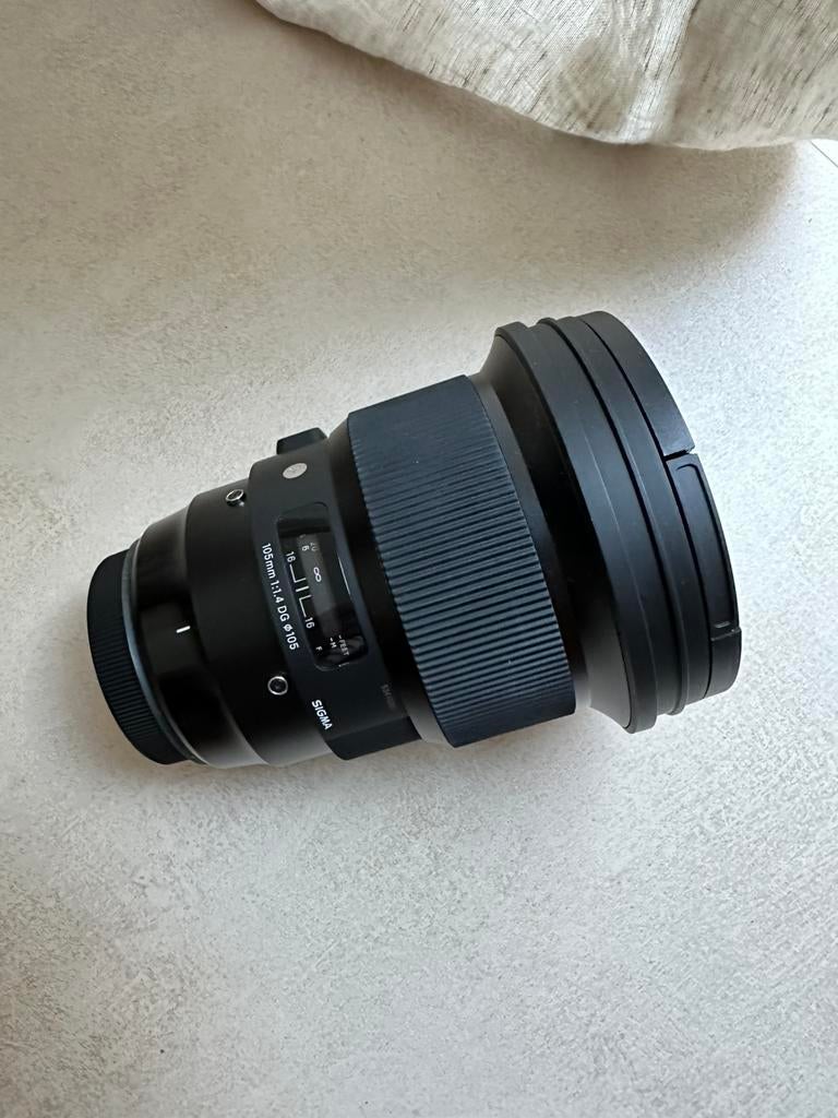 Sigma Art 105mm F1.4 lens voor Canon, Enlèvement, Comme neuf, Accessoires