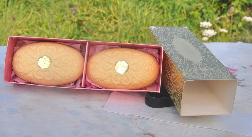 2 boules de savon avon vintage non utilisé, Ophalen of Verzenden, Zo goed als nieuw