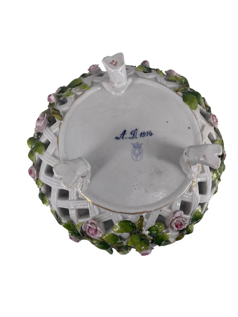 Coupe en Porcelaine avec Décor Floral - Von Schierholz 1916, Antiquités & Art, Enlèvement ou Envoi