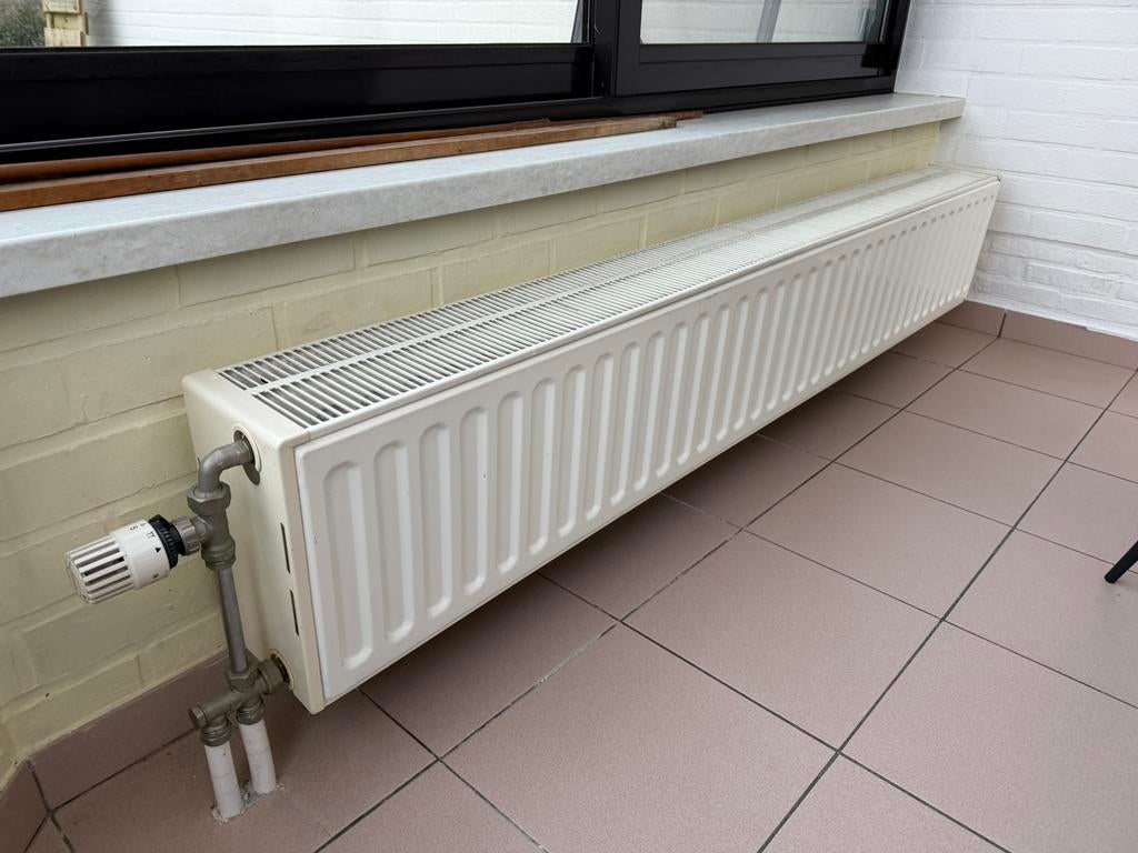 2 stuks Radiator, Doe-het-zelf en Bouw, Verwarming en Radiatoren, Zo goed als nieuw, Radiator, Ophalen