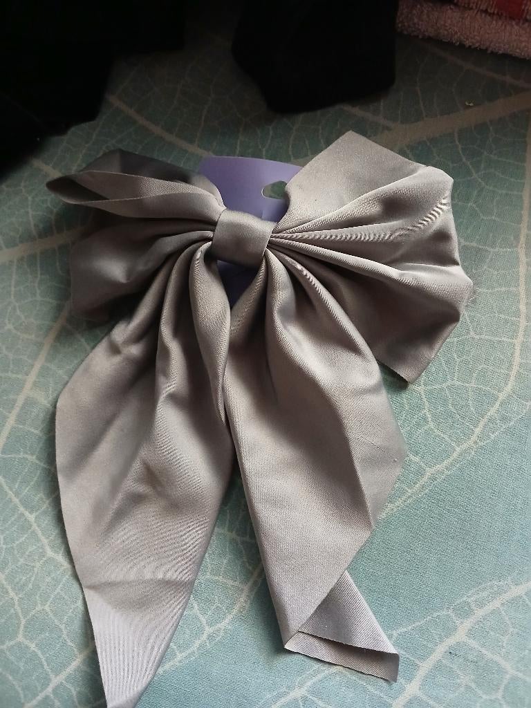 Grijze haarspeld met strik, Handtassen en Accessoires, Ophalen of Verzenden, Nieuw, Haarspeld