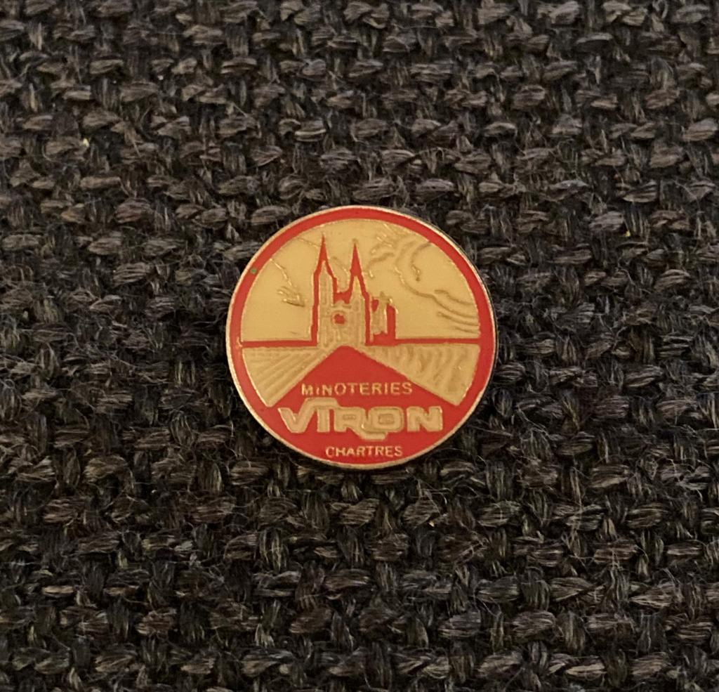 PIN - MINOTERIES VIRON CHARTRES, Verzenden, Gebruikt, Overige onderwerpen, Speldje of Pin