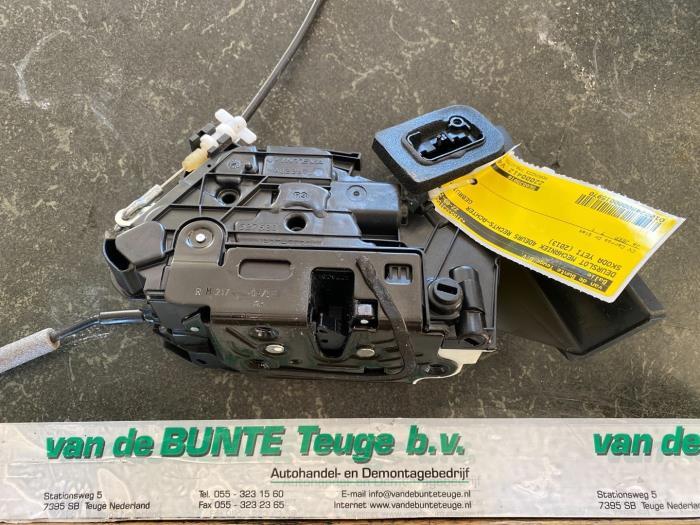 Serrure portière mécanique 4portes arrière droite d'un Sk, Autos : Pièces & Accessoires, Enlèvement ou Envoi, 3 mois de garantie