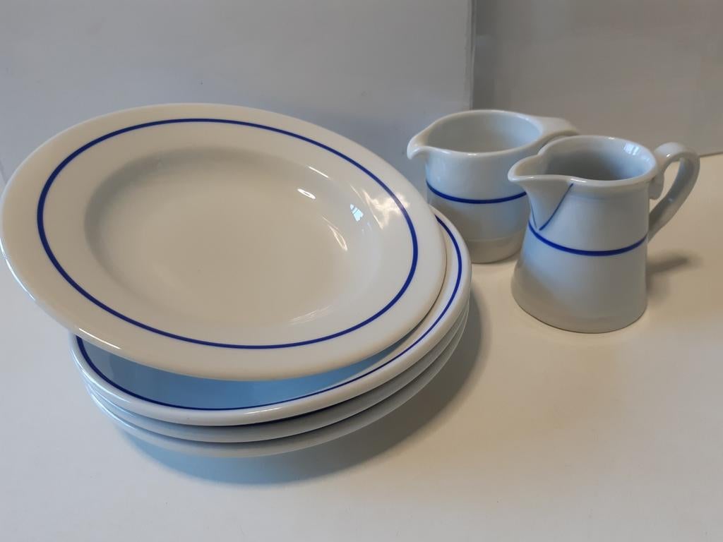 Mosa Maastricht 3 platte borden, 1 diep, 2 melkkannetjes, Ophalen of Verzenden