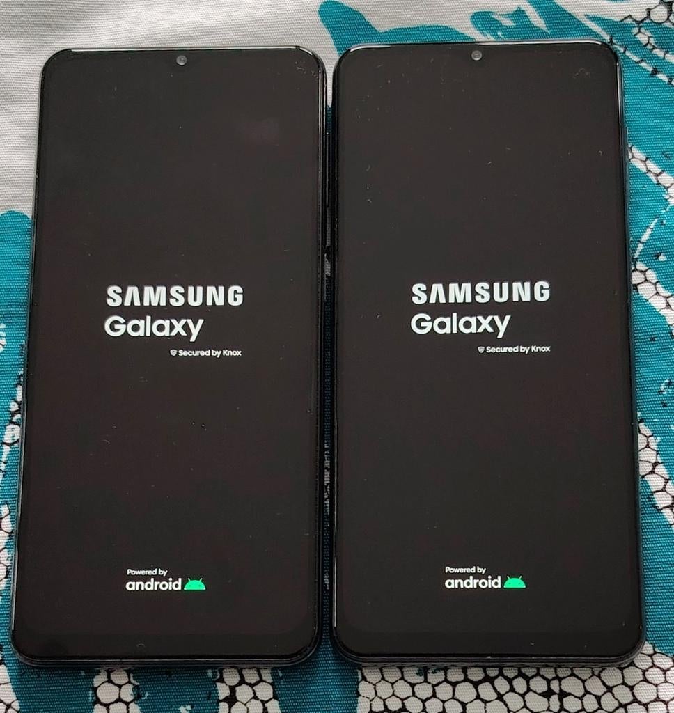 2 X Samsung A32 - 5G - 128GB, Télécoms, Téléphonie mobile | Housses, Coques & Façades | Samsung, Comme neuf, Enlèvement ou Envoi