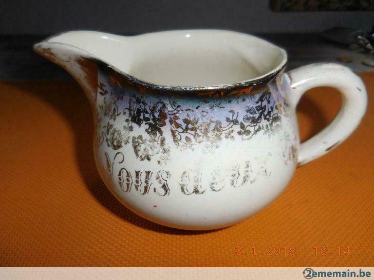 très ancien pot a lait