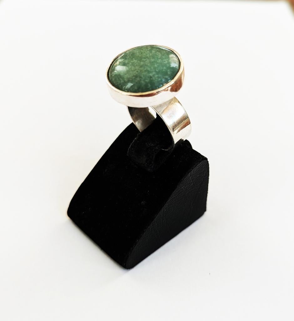 Zilveren ring met een grote ronde chrysopraas, Handtassen en Accessoires, Ringen, 18 tot 19, Verzenden, Nieuw, Met edelsteen
