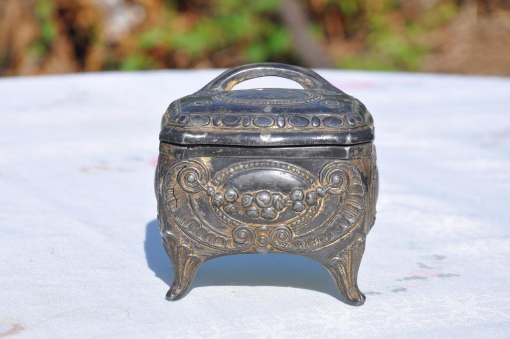 §  boite a bijoux en metal coffre sur pied (6), Antiquités & Art, Enlèvement ou Envoi