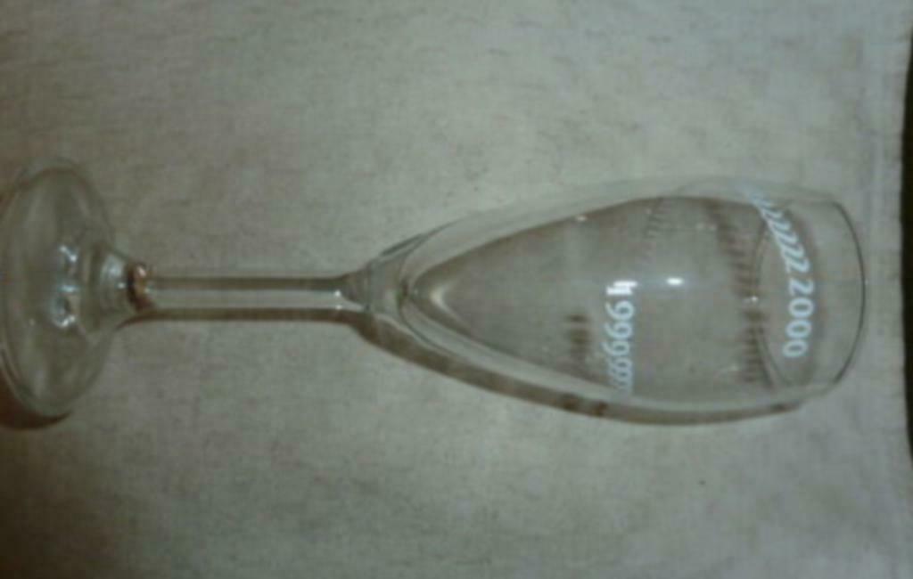 #L champagne glas " MILLENIUM " 1999 - 2000, Verzamelen, Glas en Drinkglazen, Ophalen of Verzenden, Nieuw, Overige typen