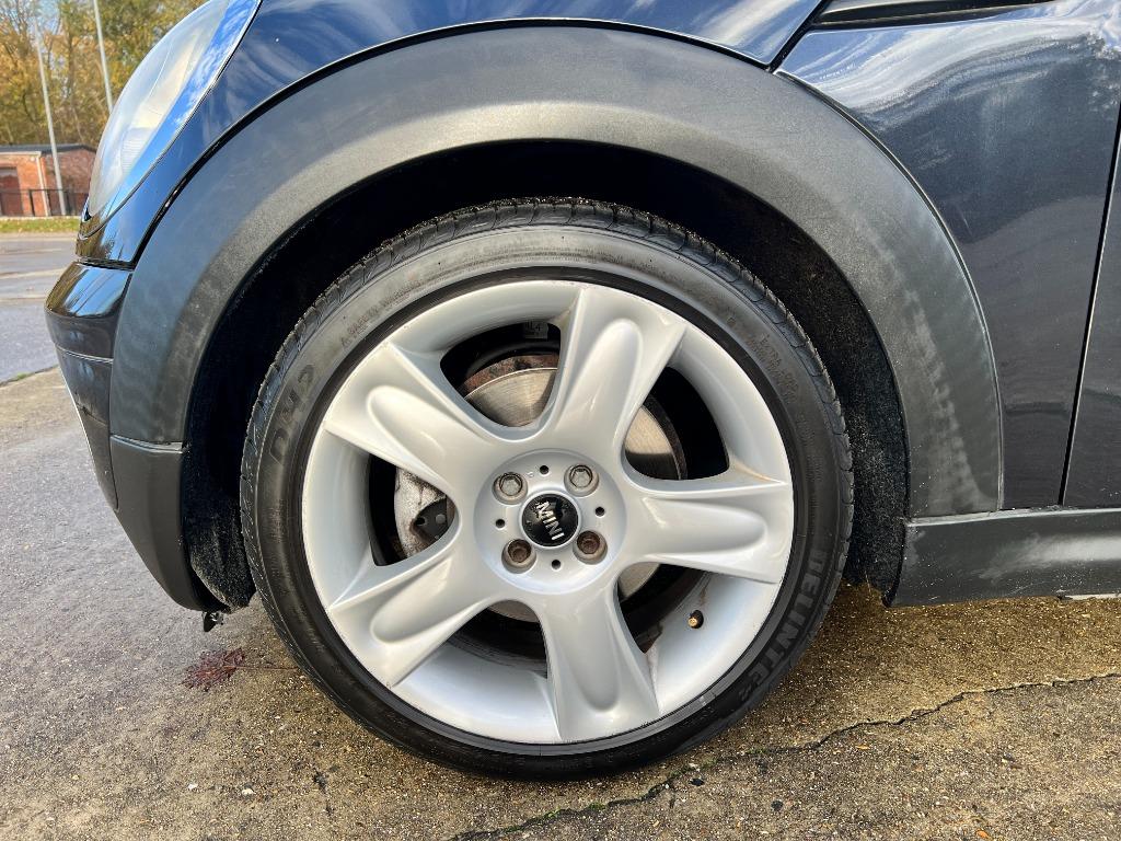 Mini Cooper One 2008 Essence Manuelle 173k km Tres Bon état, Autos, Noir, USB, Tissu, Cooper