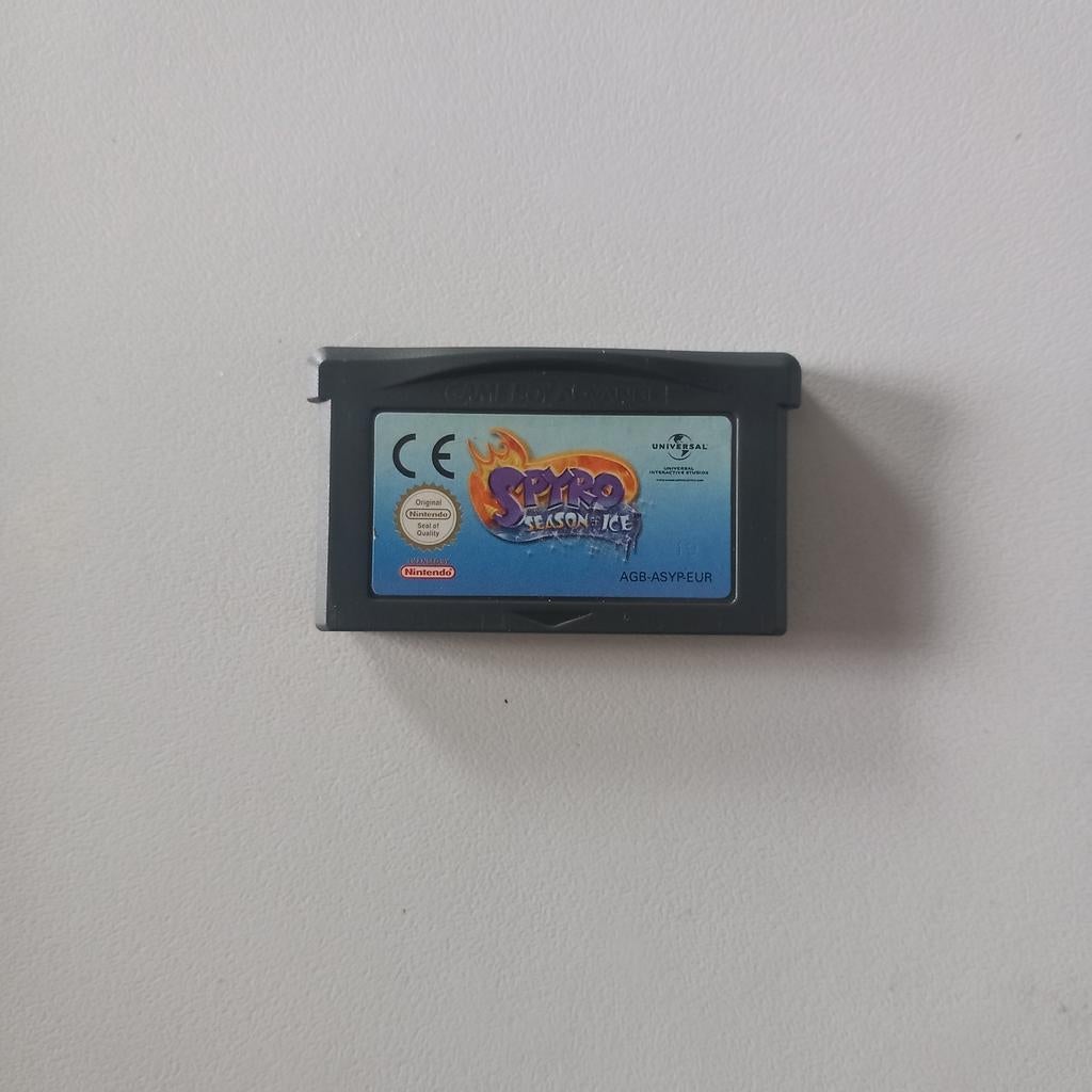 Spyro season of Ice Nintendo gameboy adv, Games en Spelcomputers, Ophalen of Verzenden, Zo goed als nieuw
