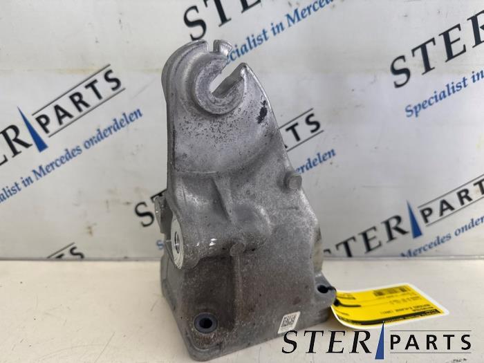 Support moteur d'un Mercedes E-Klasse, Enlèvement ou Envoi, 3 mois de garantie, Utilisé, Mercedes-Benz